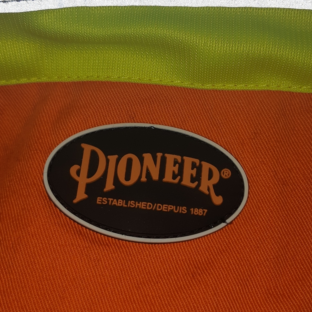 5/$25.00 Pre-loved Men's Pioneer Large Outdoor/mechanic Work Dress Shirt Style